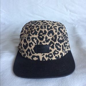 🐆Vans cheetah hat🐆